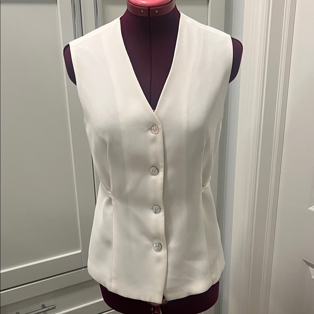 Vintage HUIS CLOS White Sleeveless Button-Up Tie Waist Pearlized Button Vest | 6